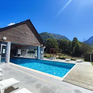domaine-du-val-de-roland.midi-pyreneeshotels.com/
